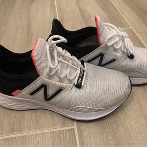 New Balance Black, White and pink Sneakers SZ 9.5 Women’s